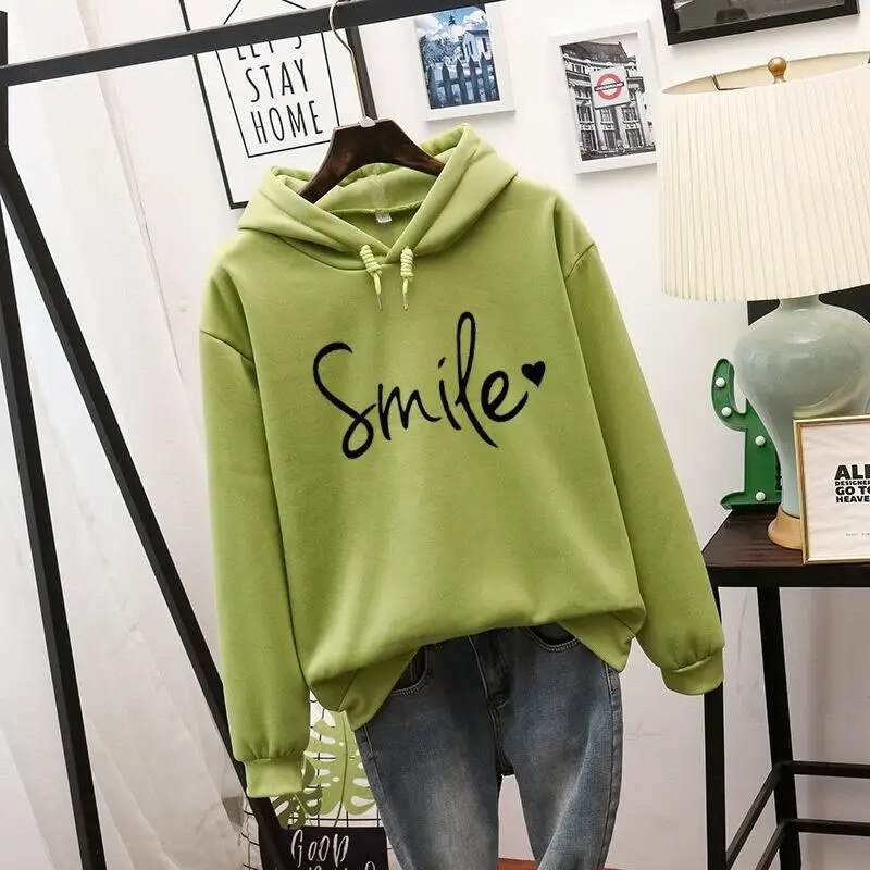Smile-Love Hoodie – Comfortabele Damestrui met Liefdesprint