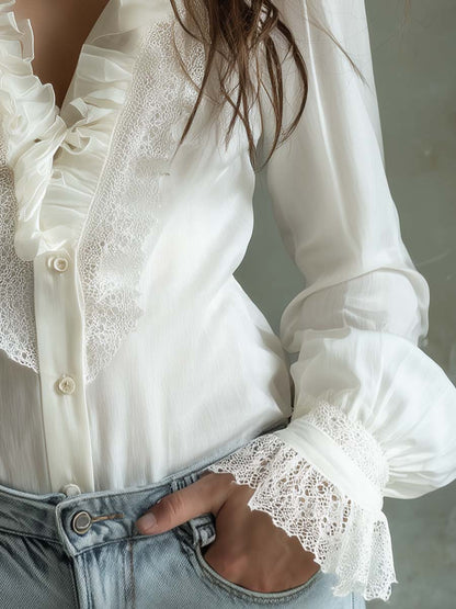 Élise – Dames Blouse met Kant en Ruches in Ivoorwit