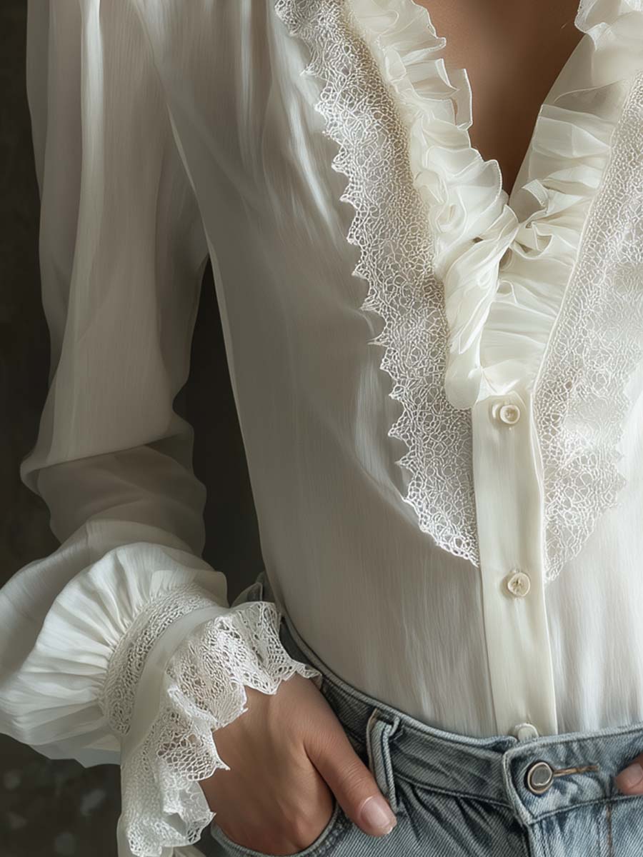 Élise – Dames Blouse met Kant en Ruches in Ivoorwit
