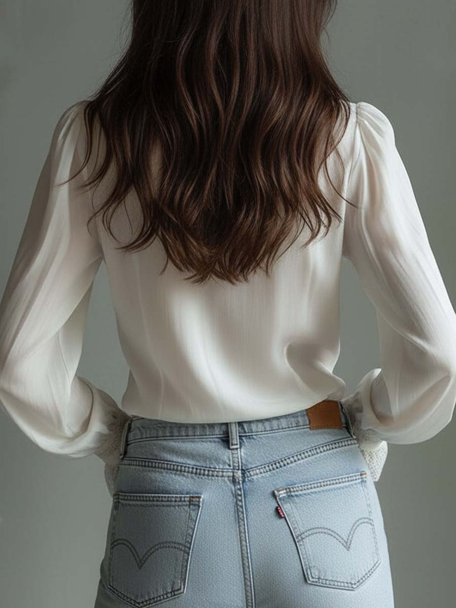 Élise – Dames Blouse met Kant en Ruches in Ivoorwit