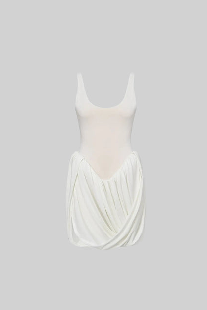 Drapé Mini Jurk met Sculpturale Rok en Zijsplit – Wit