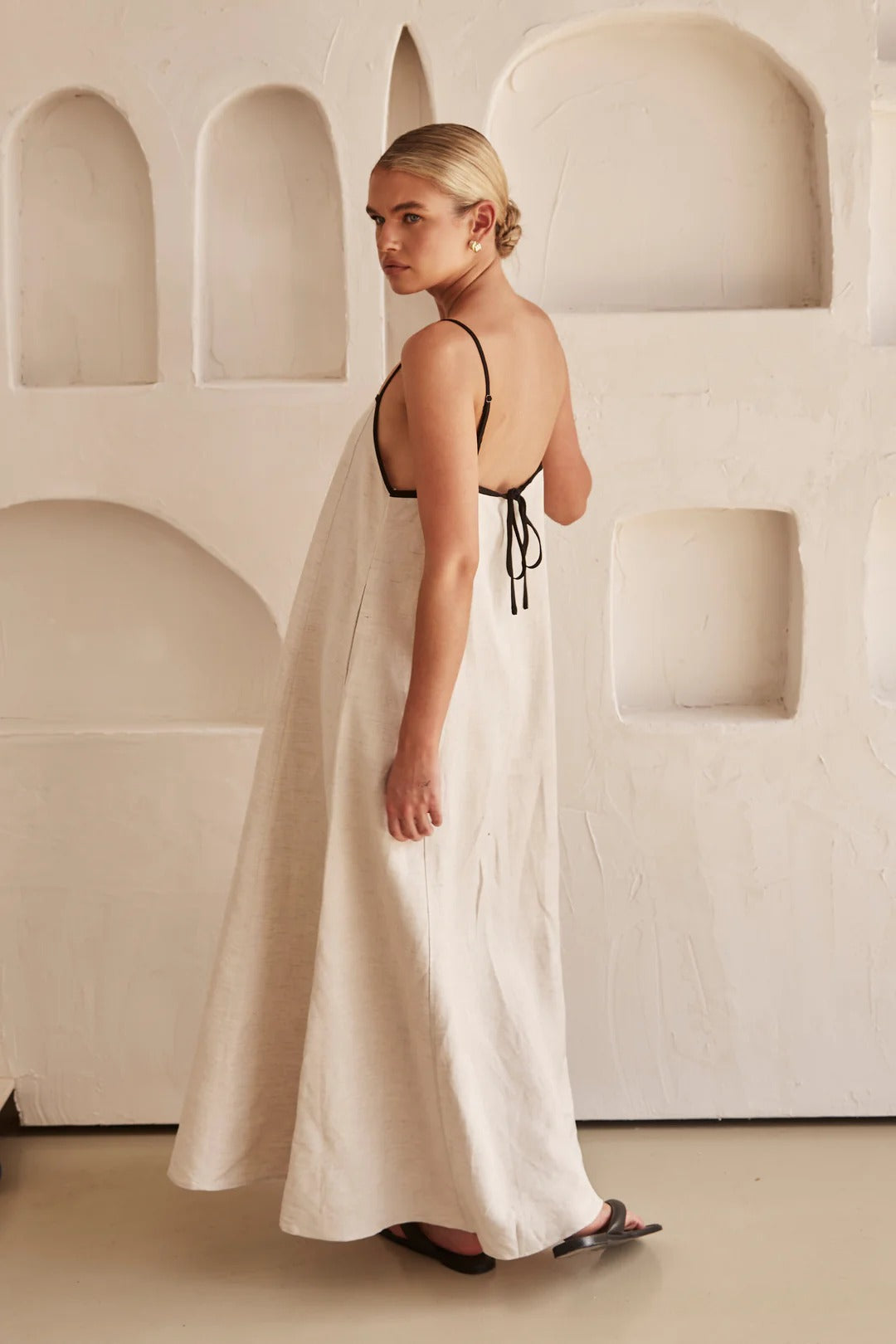 Sienna | Minimalistische Linnen Maxi Jurk met Spaghettibandjes