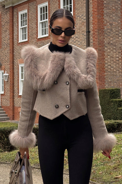 Damen Kurzjacke mit Doppelknopfverschluss und Pelzkragen – Braun