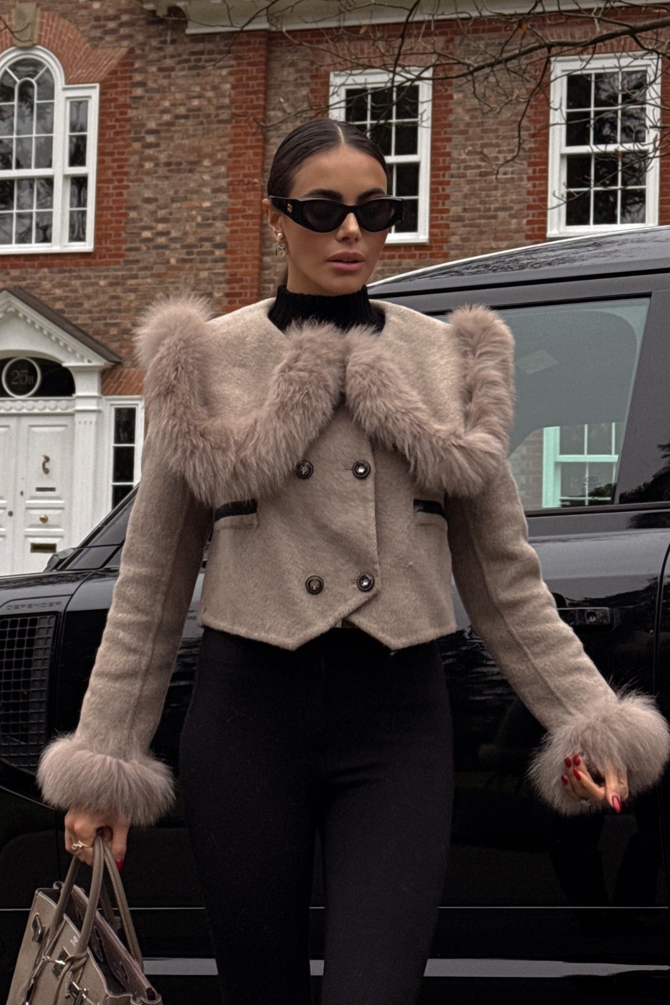 Damen Kurzjacke mit Doppelknopfverschluss und Pelzkragen – Braun