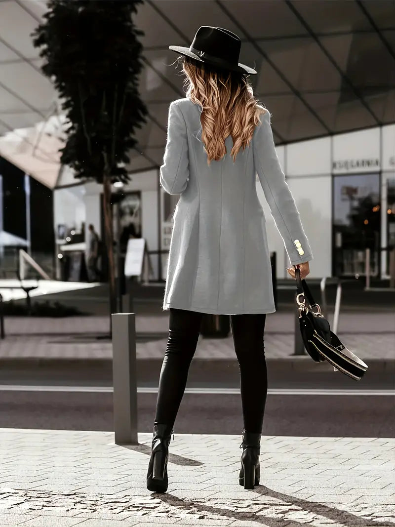 Witte Damesmantel met Goudkleurige Knopen – Klassieke Dubbelrijige Winterjas