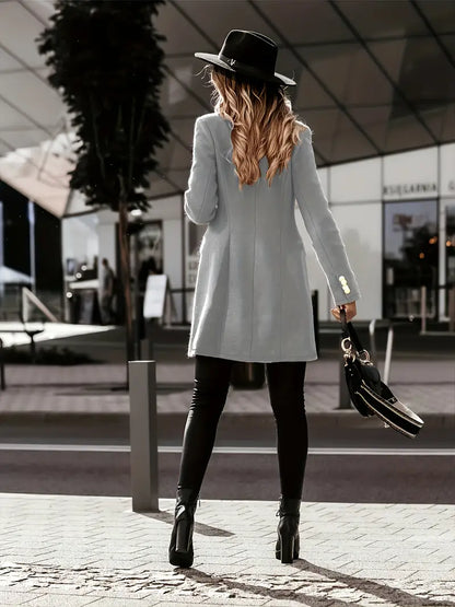 Witte Damesmantel met Goudkleurige Knopen – Klassieke Dubbelrijige Winterjas