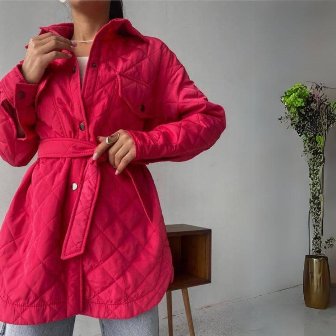 Klassieke Gewatteerde Damesjas met Drukknoopsluiting en Tailleceintuur