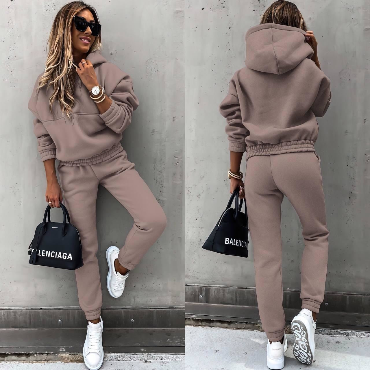 Comfortable Tracksuit for Women – Breathable, Modern & Versatile