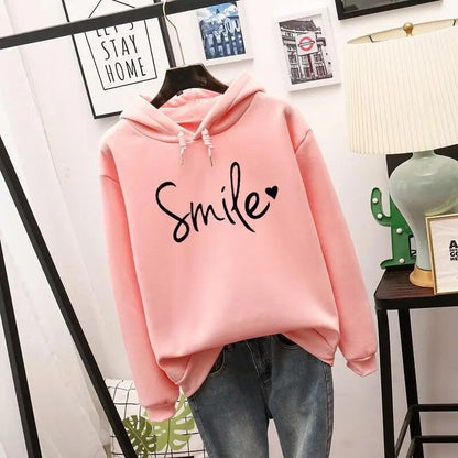 Smile-Love Hoodie – Comfortabele Damestrui met Liefdesprint