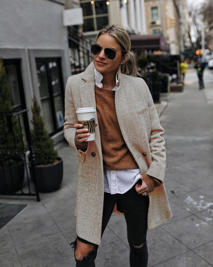 Lange Damesjas met Knopen – Structuurcoat met Reverskraag