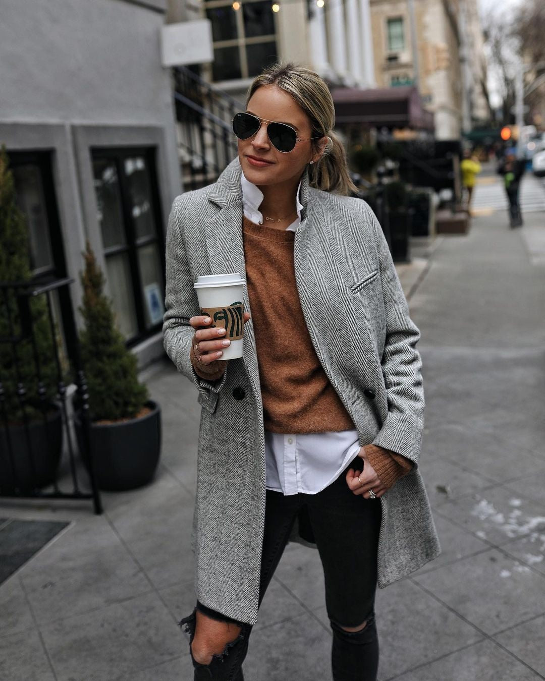 Lange Damesjas met Knopen – Structuurcoat met Reverskraag