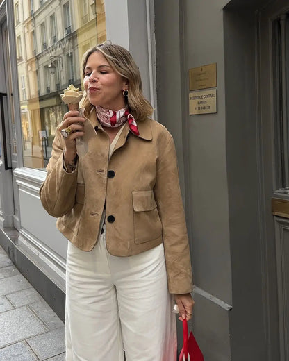 Dames Suède Jas – Korte Stijl met Knopen en Tailored Pasvorm