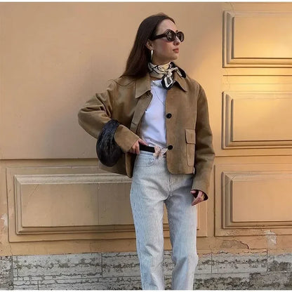 Dames Suède Jas – Korte Stijl met Knopen en Tailored Pasvorm