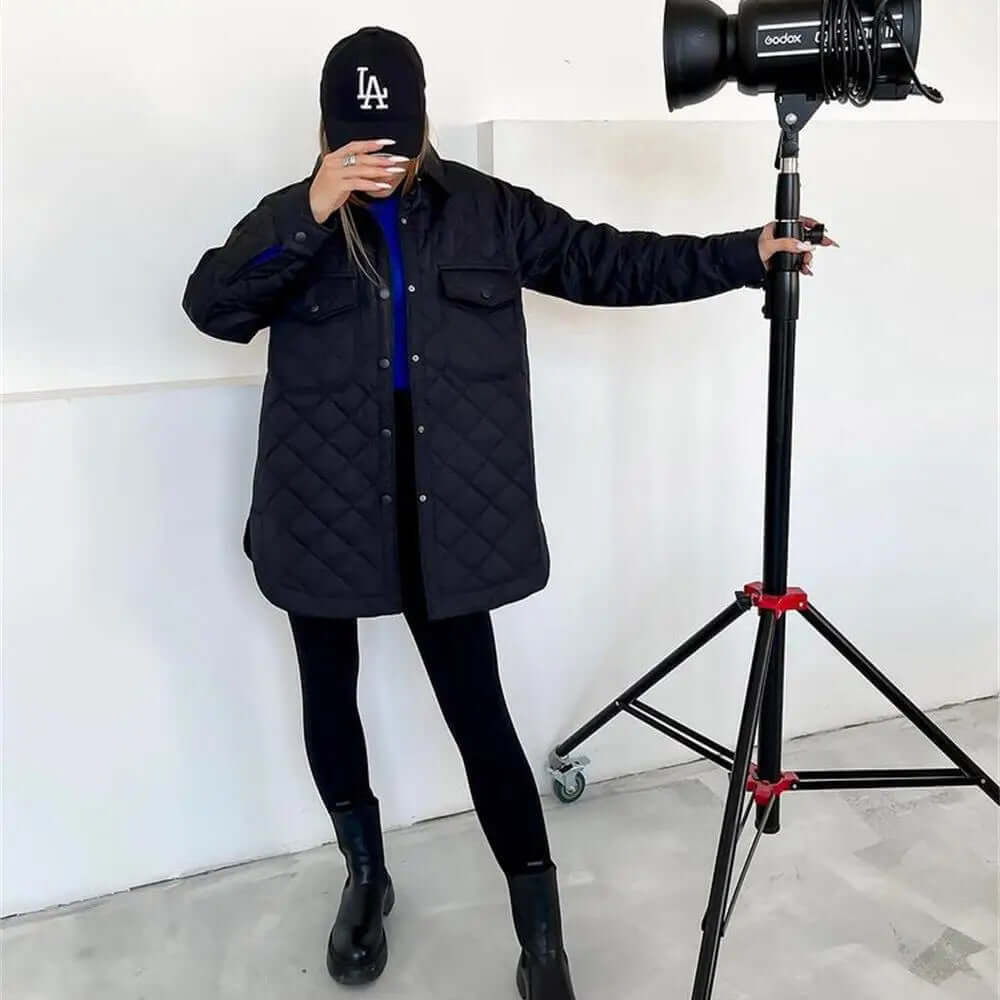 Klassieke Gewatteerde Damesjas met Drukknoopsluiting en Tailleceintuur