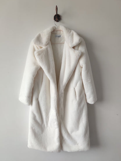 Women's long soft plush coat – Warm, stylish and elegant for cold days
