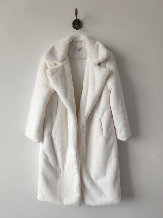 Women's long soft plush coat – Warm, stylish and elegant for cold days