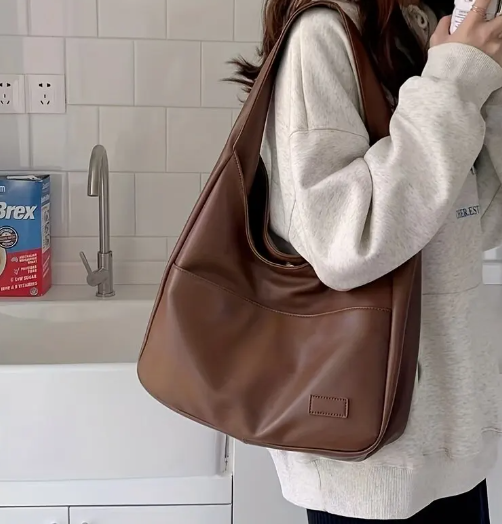 Bruin-Zwarte Leren Handtas – Tijdloos, Elegant & Verstelbare Schouderriem