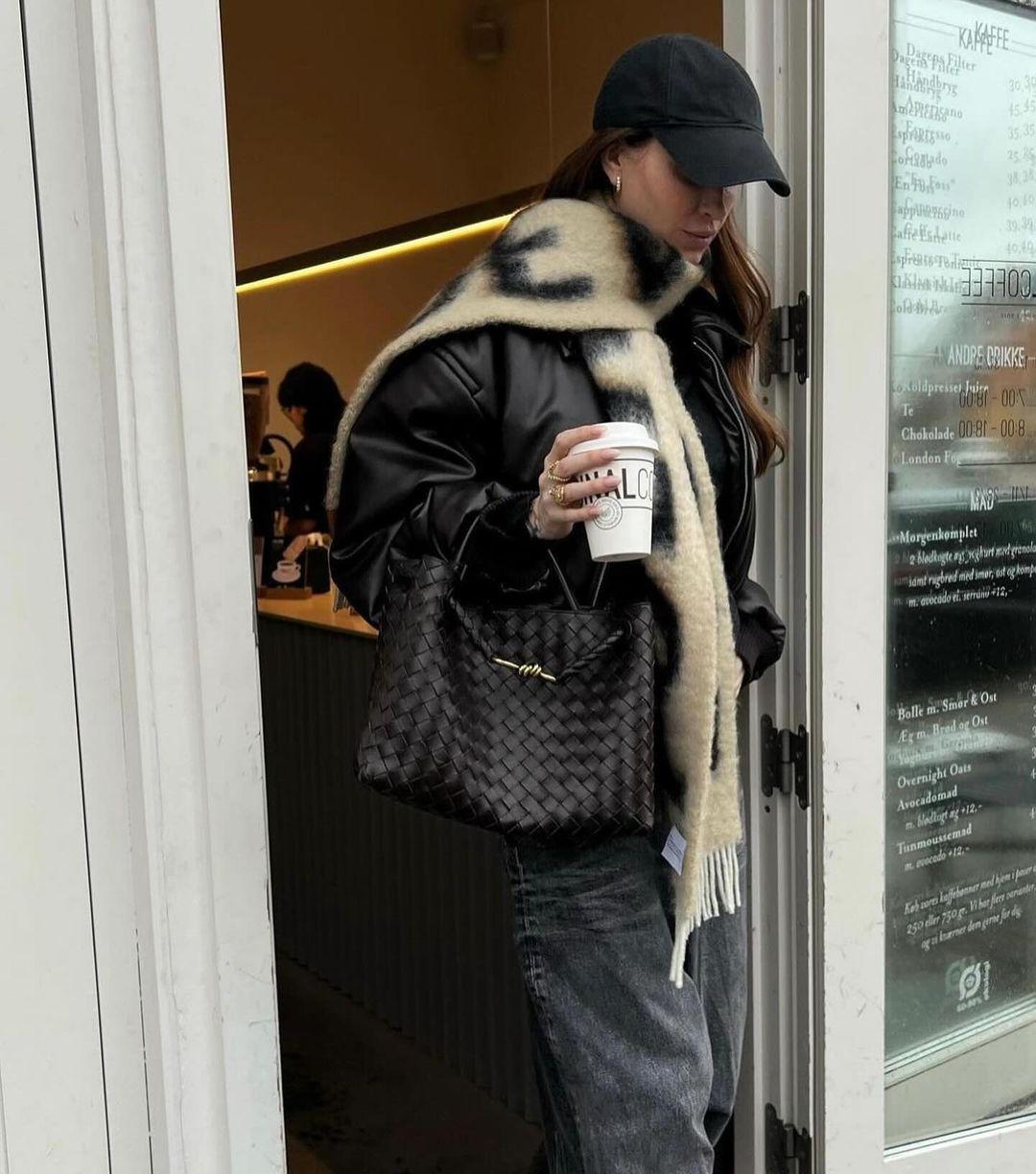 Geweven Vegan Leren Tote – Tijdloze Stijl en Duurzaam Design