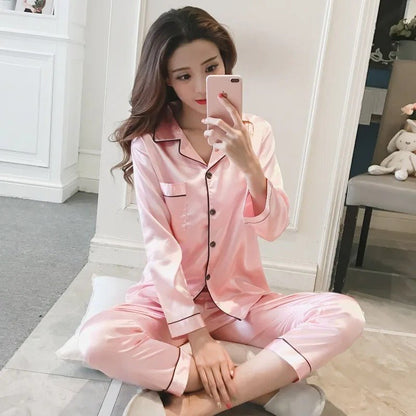 Zijdezachte Dames Pyjama Set – Klassiek & Comfortabel