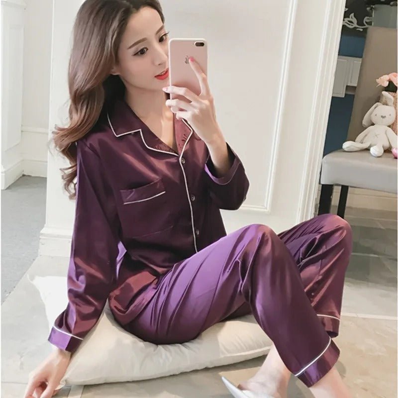 Zijdezachte Dames Pyjama Set – Klassiek & Comfortabel