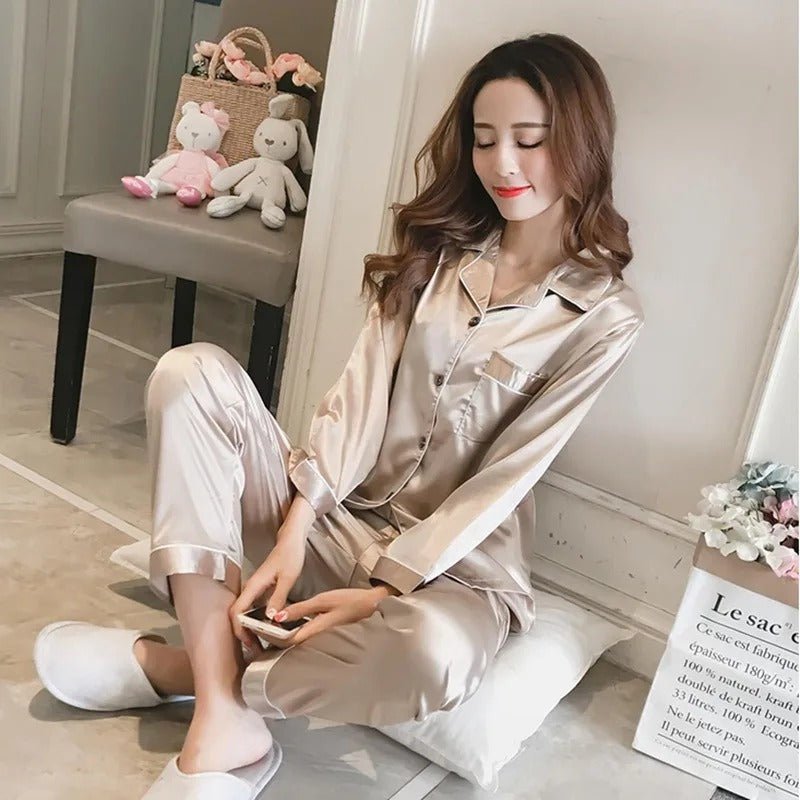 Zijdezachte Dames Pyjama Set – Klassiek & Comfortabel