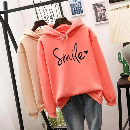 Smile-Love Hoodie – Comfortabele Damestrui met Liefdesprint