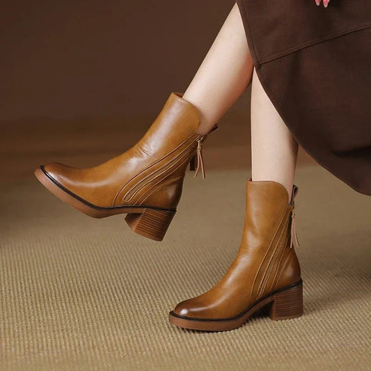 Ankle boots with heel and zipper closure
