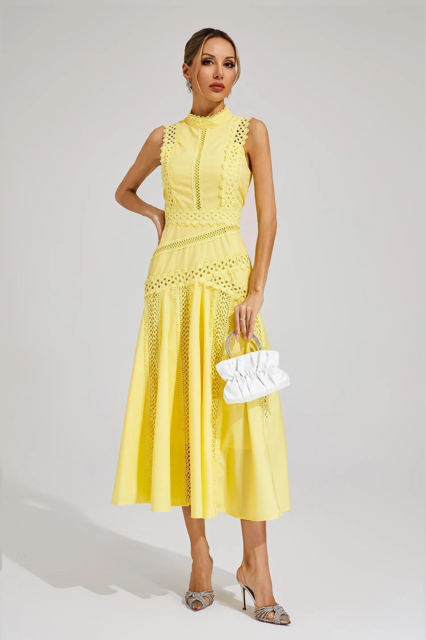 Valerie | Elegante Midi Jurk met Kantdetails en Hoge Hals